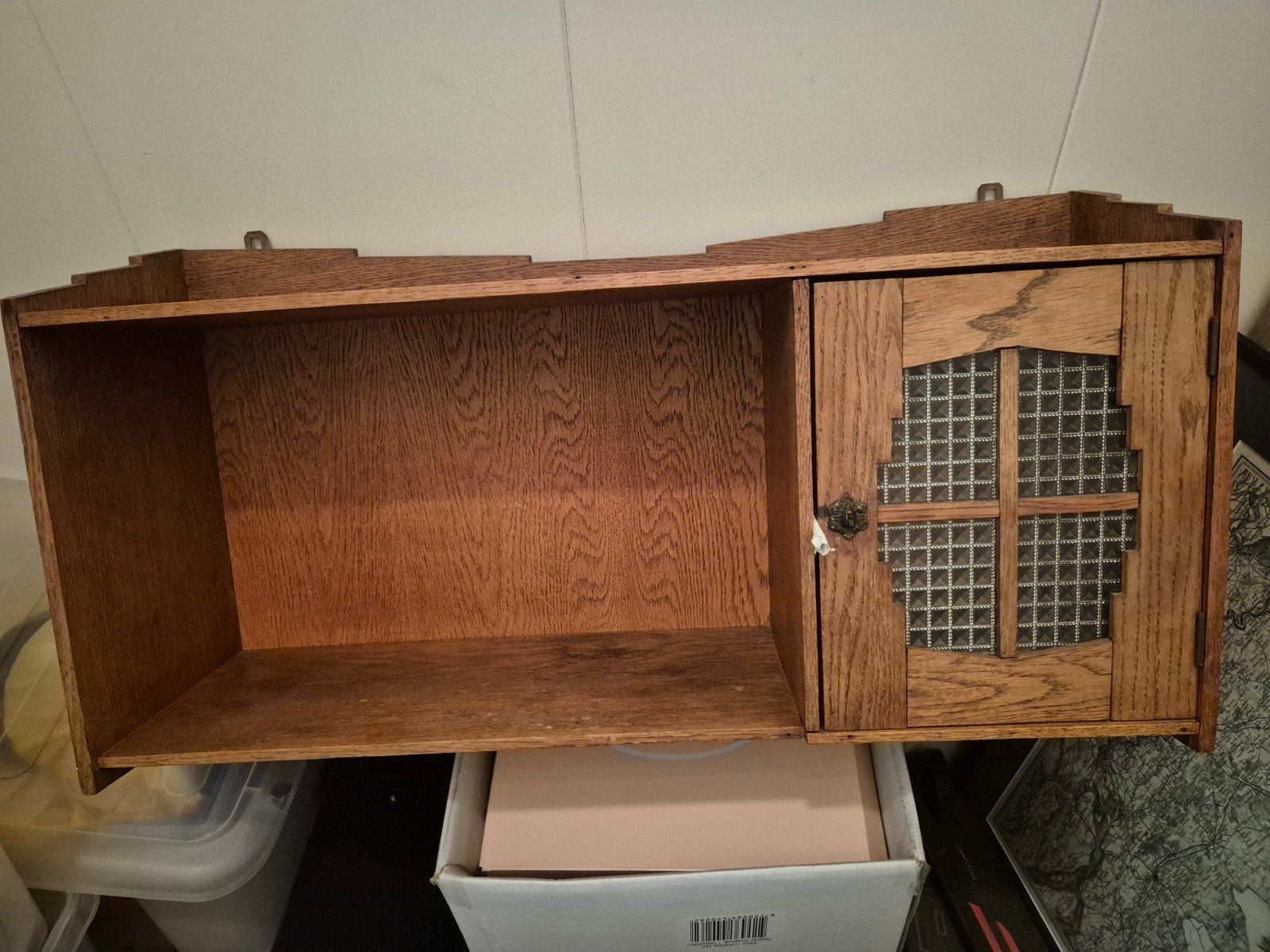 Vintage wandkastje met glas-in-lood deur, Ophalen
