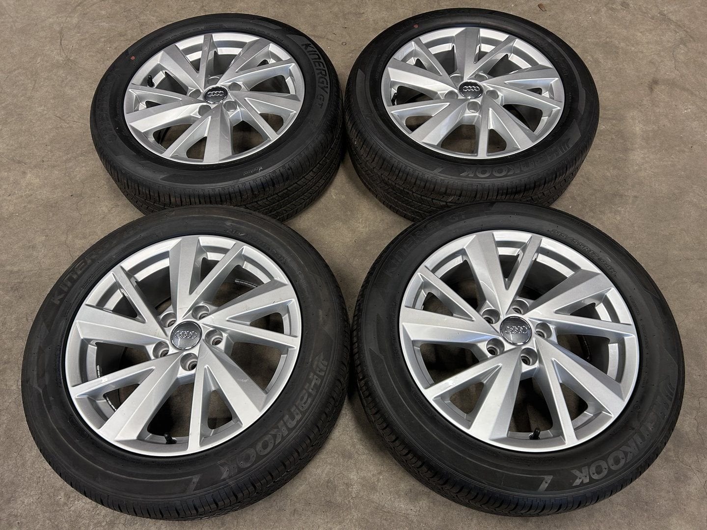diversen 17 inch originele velgen + zomerbanden Audi Q2, Auto-onderdelen, -, -, Banden en Velgen, 17 inch
