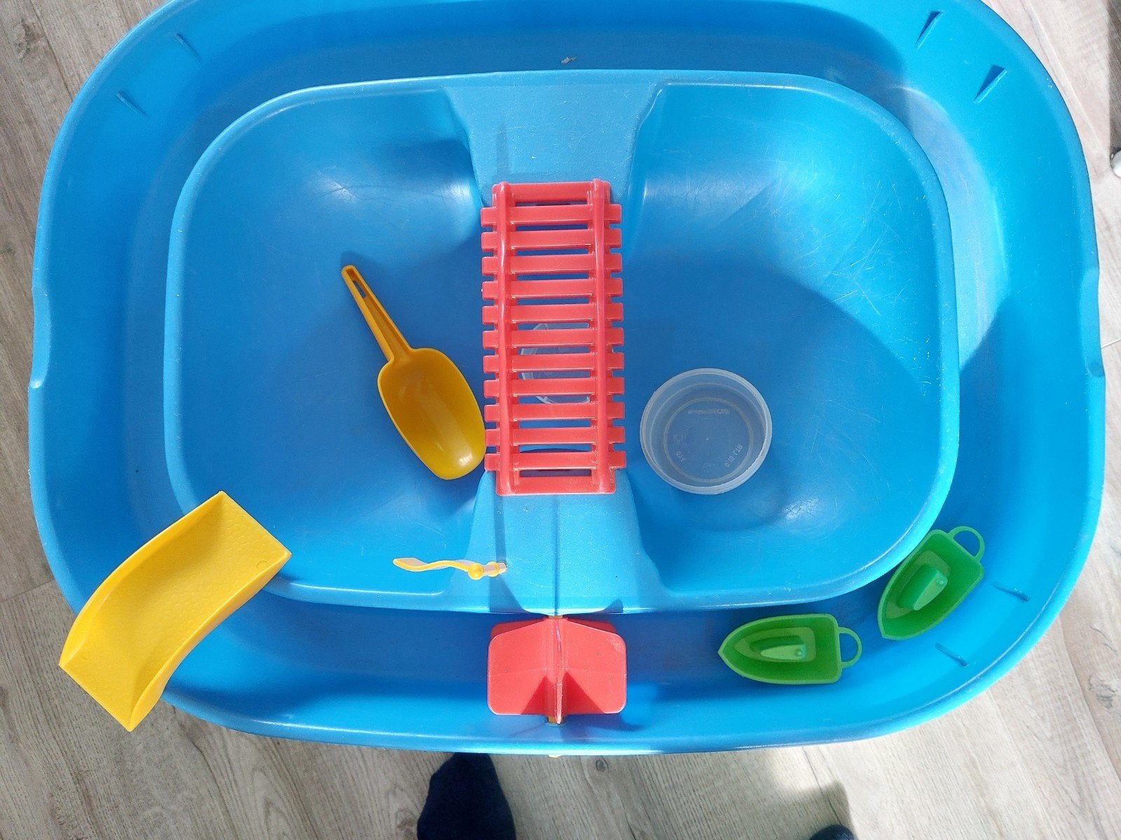 Zand- en watertafel met accessoires, Ophalen