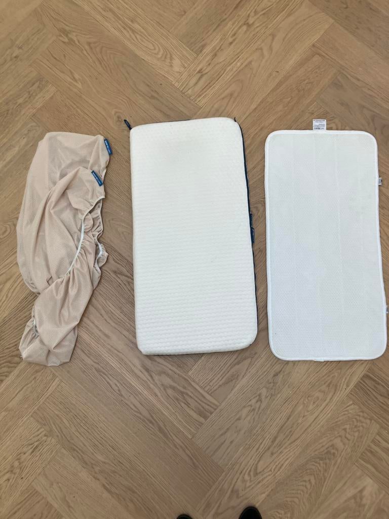 Aerosleep matras + beschermer + hoeslaken, Ophalen, Zo goed als nieuw, Ledikant