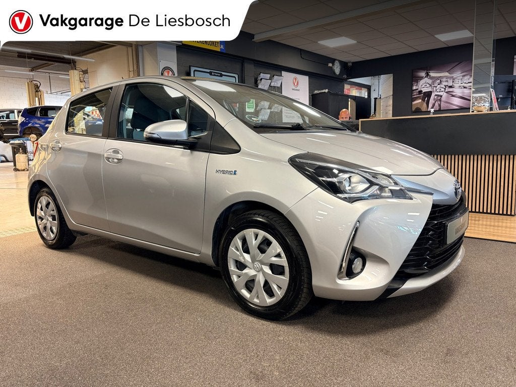 Toyota Yaris 1.5 Hybrid Active / automaat / lane assist / ca, Gebruikt, Euro 6, Bedrijf, Grijs