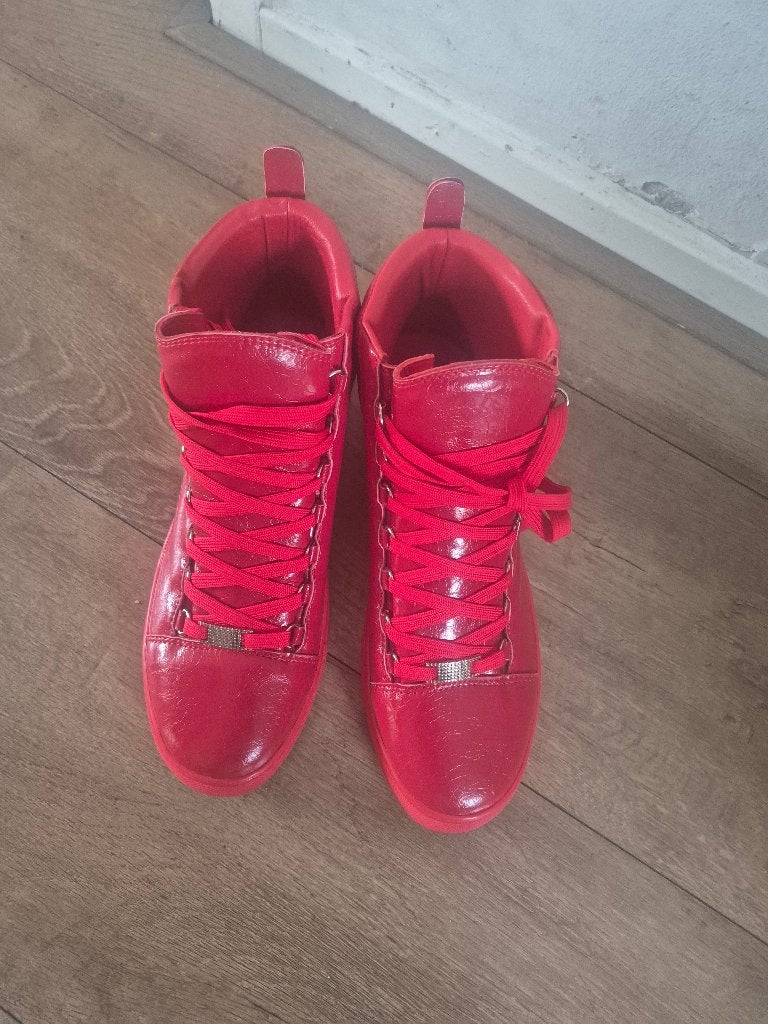Te koop schoenen rood BALENCIAGA maat 45, Kleding | Heren, Schoenen, Overige kleuren, Ophalen of Verzenden, Sneakers of Gympen