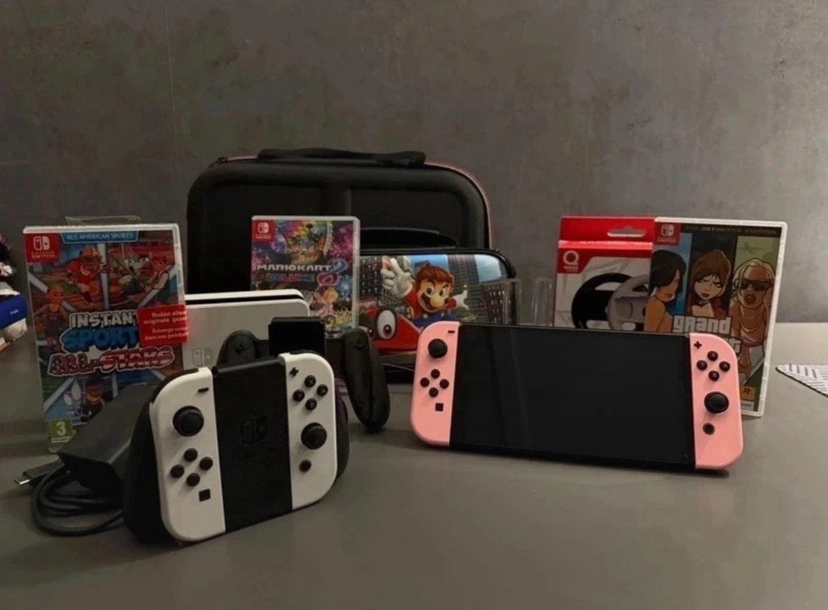 Nintendo Switch OLED met 2 controllers en 3 games, Switch OLED, Met games, Met 2 controllers, Ophalen of Verzenden