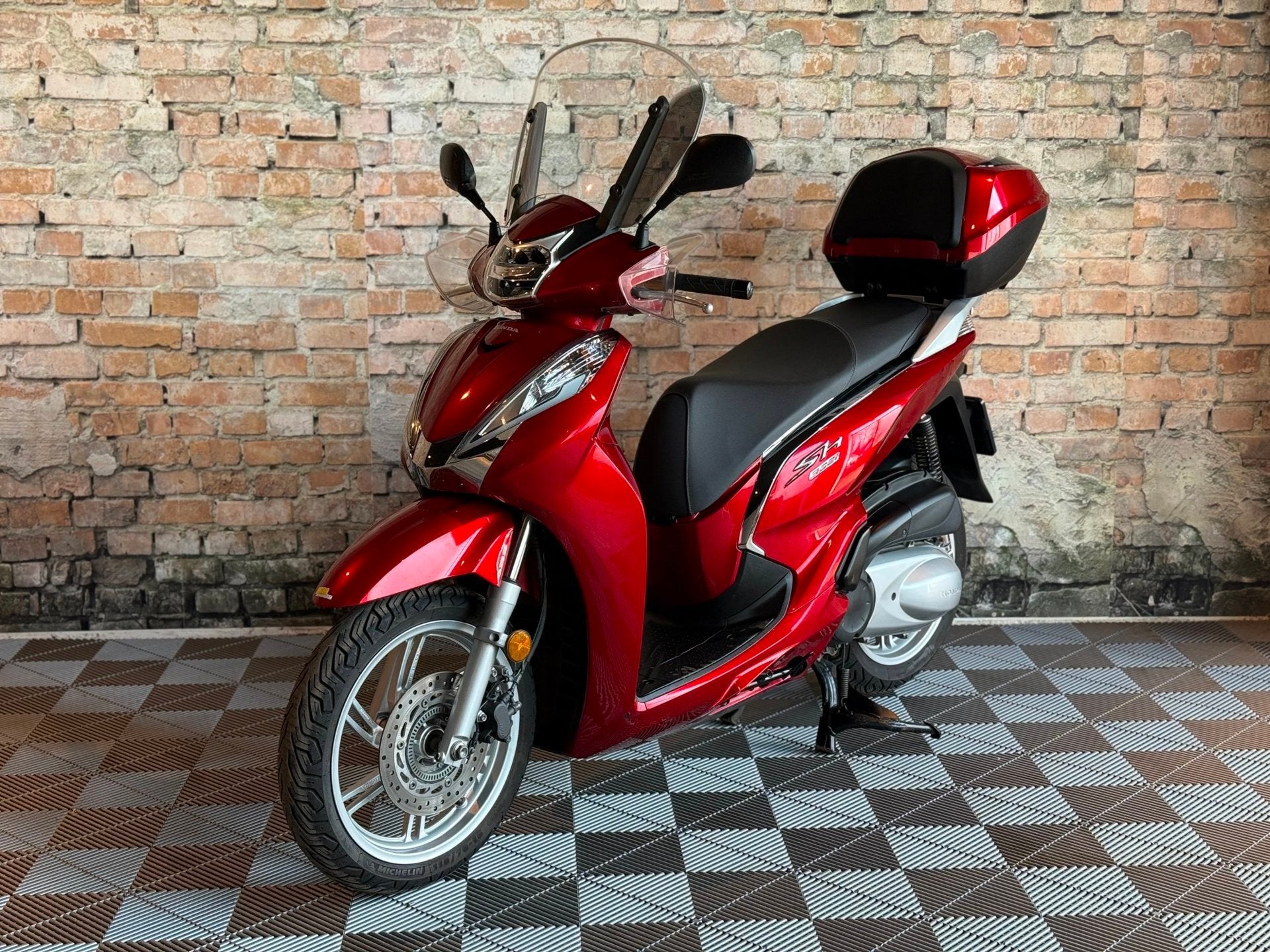 Honda SH 300i ABS, Motoren, Motoren | Honda, 279 cc, Bedrijf, Rivium Boulevard 222A
2909LK  Capelle aan den Ijssel, NL, 12 t/m 35 kW