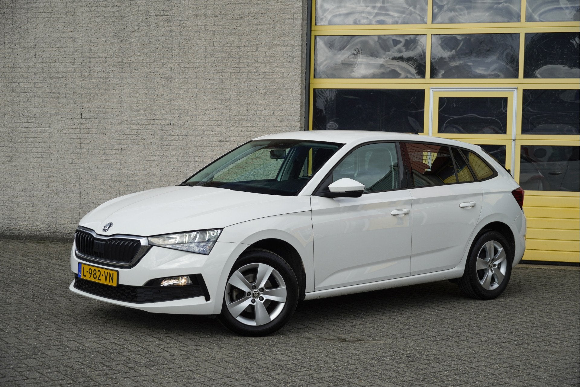Skoda Scala 1.0 TSI 5drs Ambition BJ2021 Lmv 16" | Led | Pdc, Gebruikt, 610 kg, Origineel Nederlands, Handgeschakeld