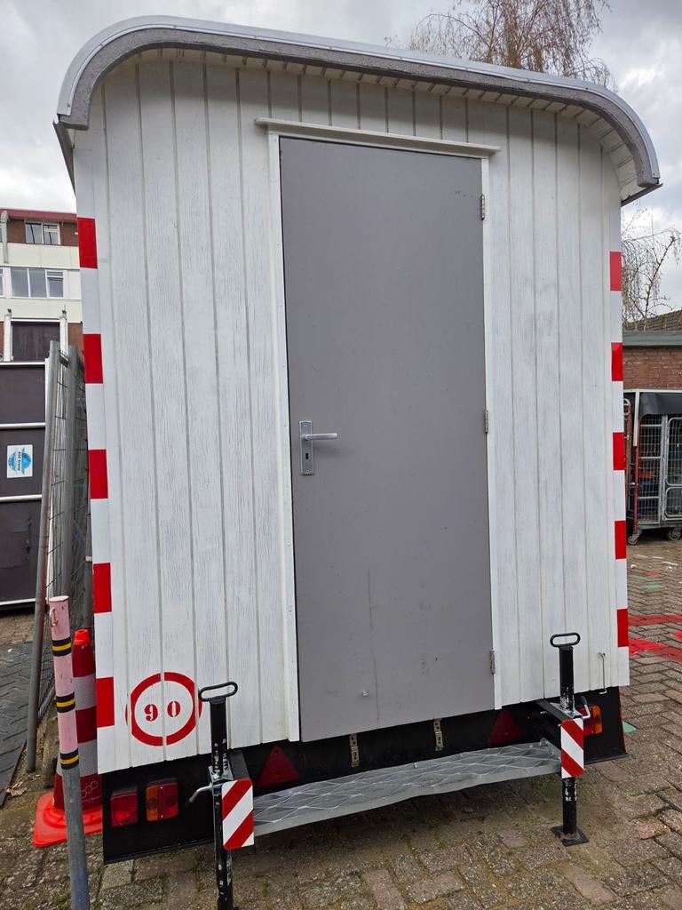 Witte bouwkeet met rode accenten, Doe-het-zelf en Verbouw, Bouwketen en Schaftketen, Ophalen
