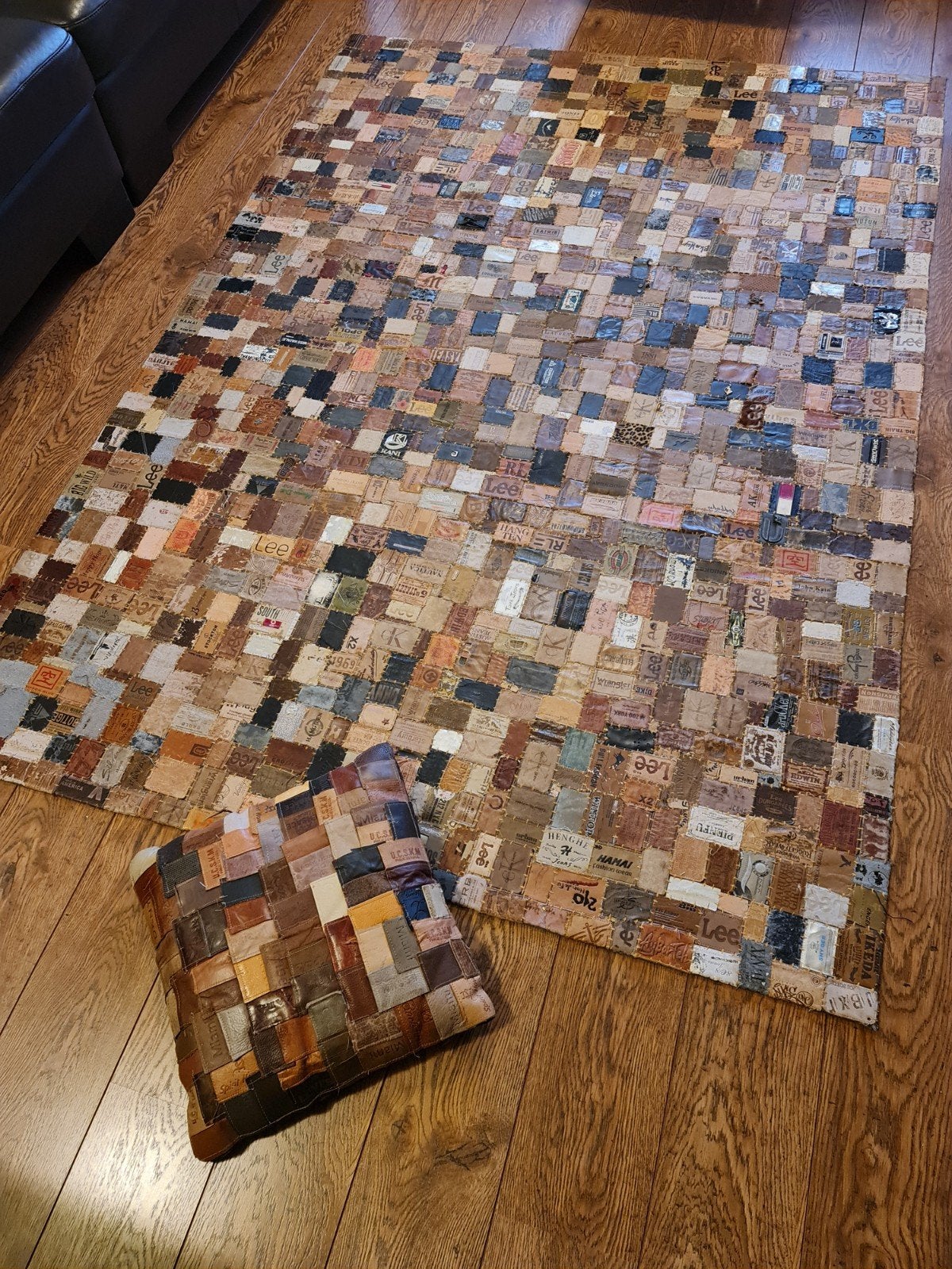 Uniek Patchwork Vloerkleed van Jeans Labels met Kussen, 150 tot 200 cm, 200 cm of meer, Grijs, Ophalen of Verzenden
