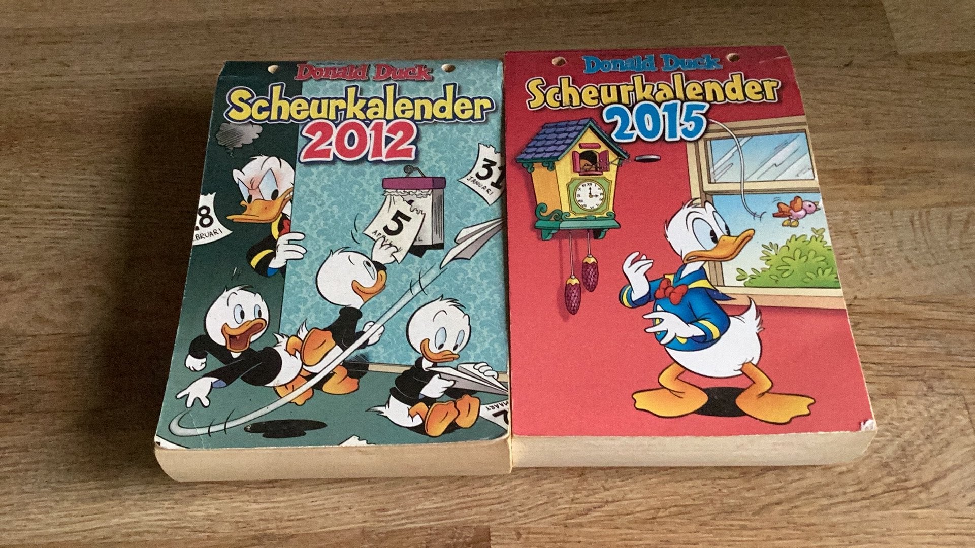 2 Donald Duck scheurkalenders 2012, 2015 met veel strips€1ps, Gelezen, Europa, Ophalen of Verzenden, Meerdere comics
