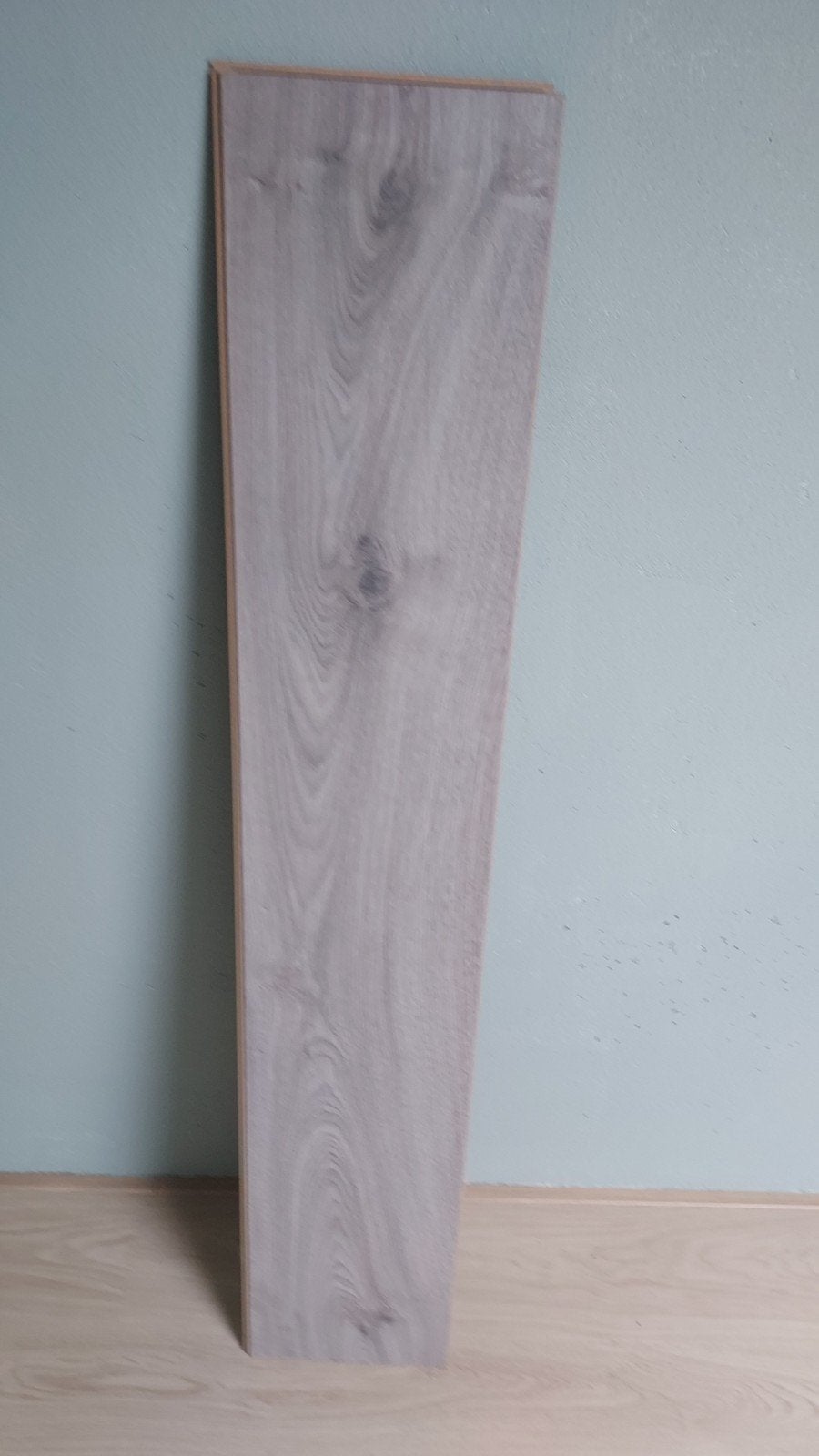 Grijze laminaatvloer met ondervloer, zo goed als nieuw, Ophalen, 50 tot 150 cm, Zo goed als nieuw, 10 m² of meer