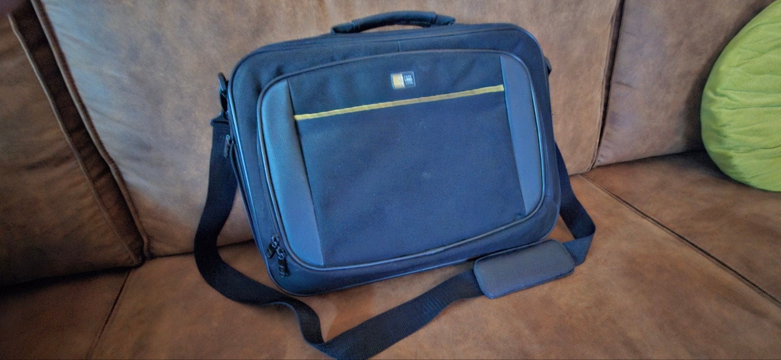 Case Logic Laptoptas 15 inch met Schouderriem en Vakken, 15 inch, Ophalen of Verzenden, Zo goed als nieuw, Zwart
