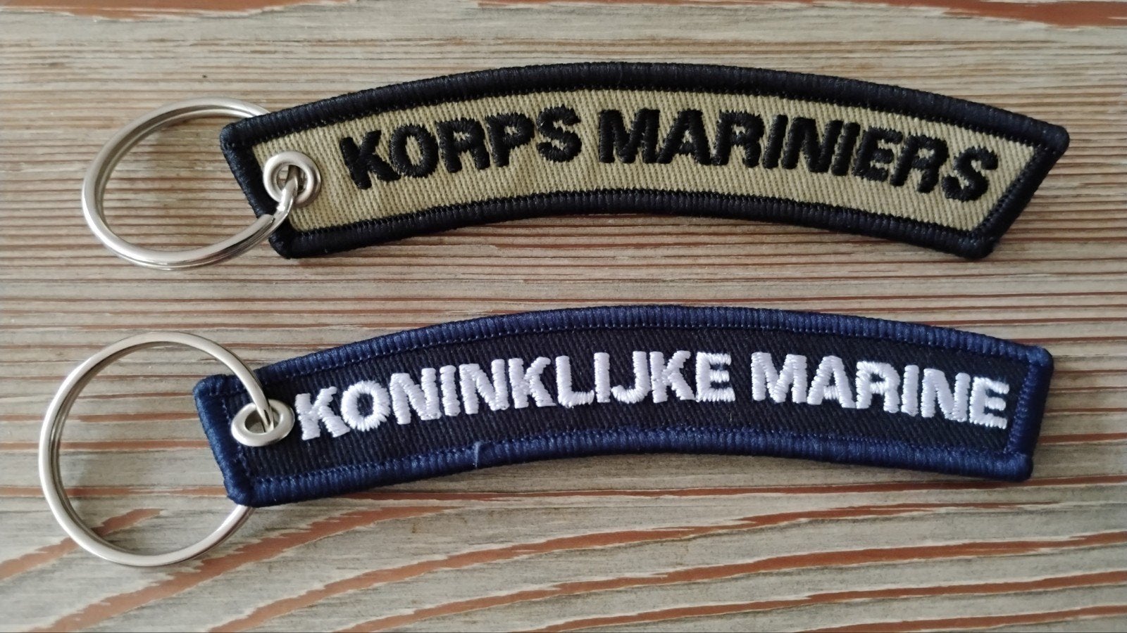2 Sleutelhangers Korps Mariniers + Koninklijke Marine, Verzenden, Zo goed als nieuw, Overige typen