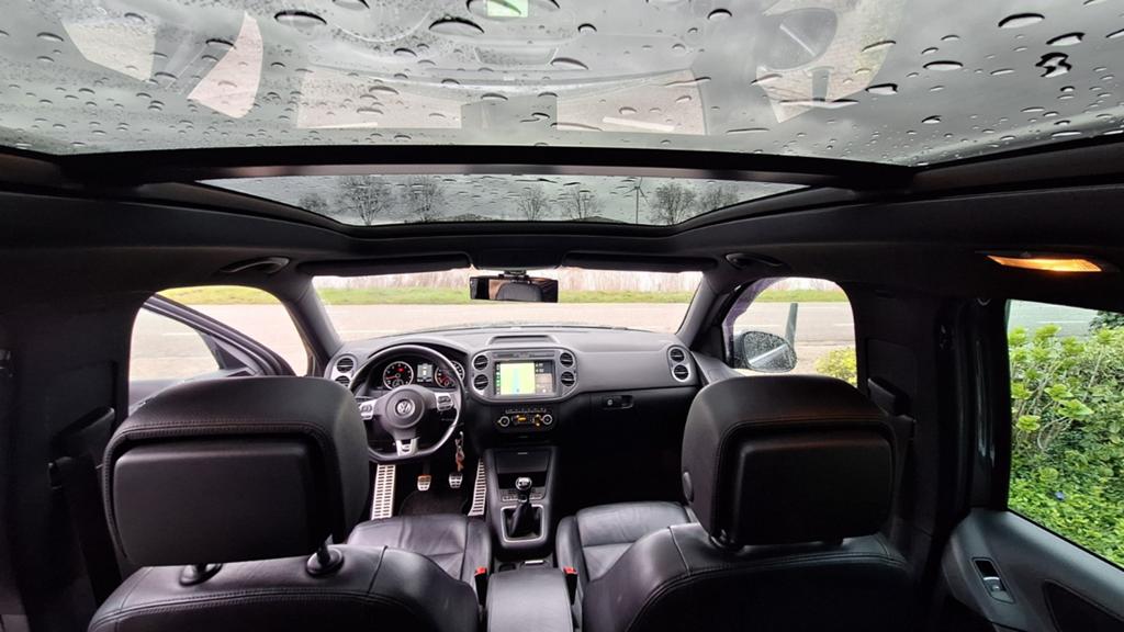 Volkswagen Tiguan R line 1.4 tsi 2013 Grijs, Auto's, Voorwielaandrijving, 15 km/l, Zwart, 4 cilinders