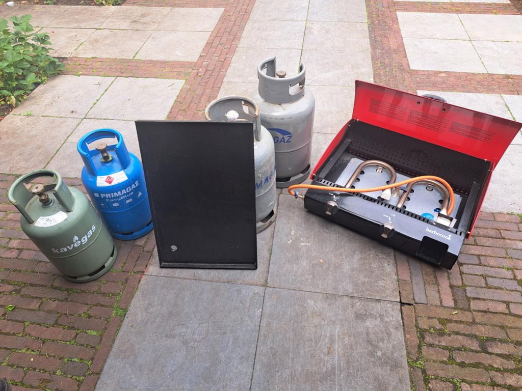 Gas barbecue bbq met gasflessen, Ophalen