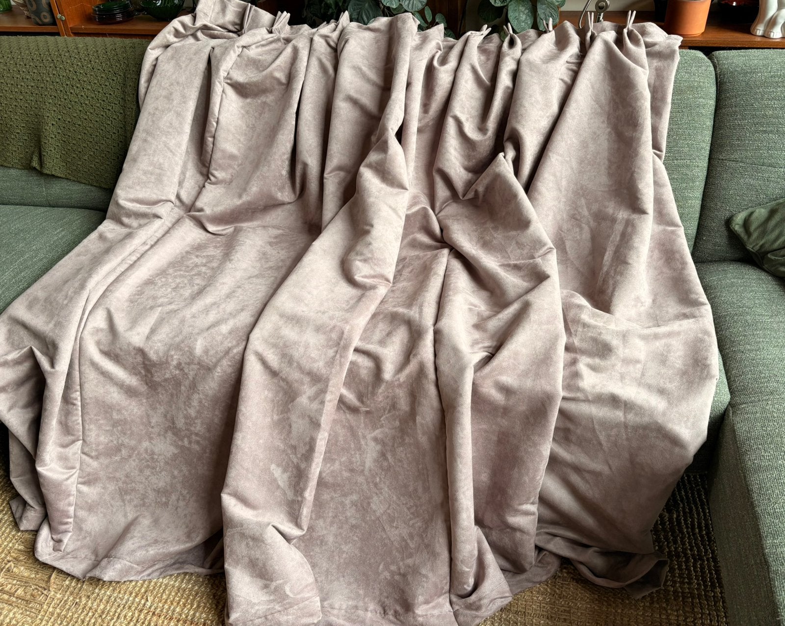 Grijs gordijn, suede achtige stof  155 cm x 180 cm hoog, Huis en Inrichting, Gebruikt, 150 tot 200 cm, Ophalen of Verzenden, Grijs