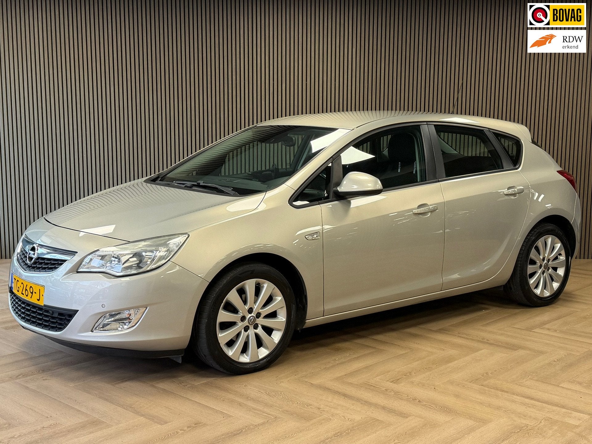 Opel Astra 1.6 Edition AUTOMAAT PDC AIRCO CRUISE TREKHAAK, Auto's, Euro 5, Stof, 4 cilinders, Met garantie (alle)
