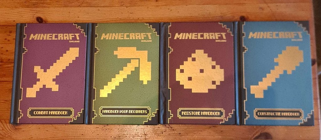 Minecraft Handboeken Set - 4 boeken, Overige genres, 1 speler, Ophalen of Verzenden, Zo goed als nieuw