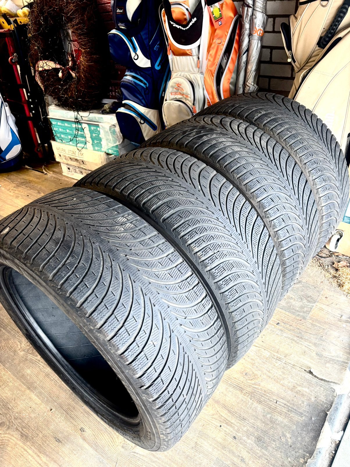 275 45 20 Michelin Latitude Alpin winterbanden Cayenne, Auto-onderdelen, Ophalen, 275 mm, Winterbanden, Band(en)
