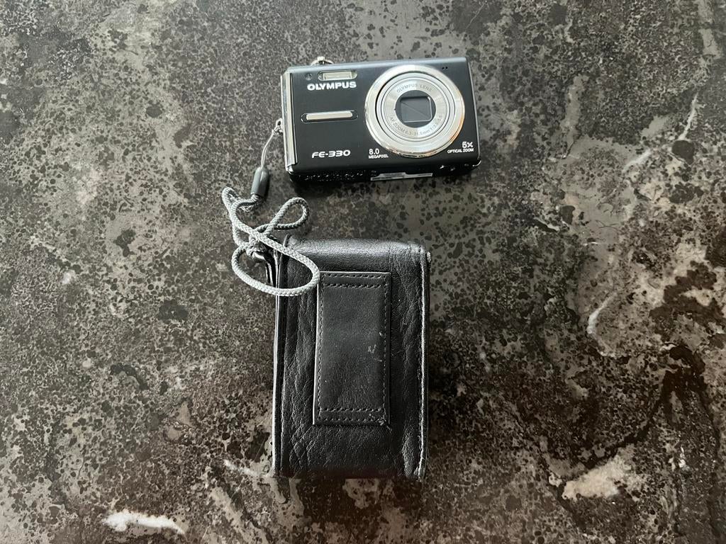 Olympus FE-330 Digitale Camera met Oplader en Hoesje, Ophalen, Gebruikt