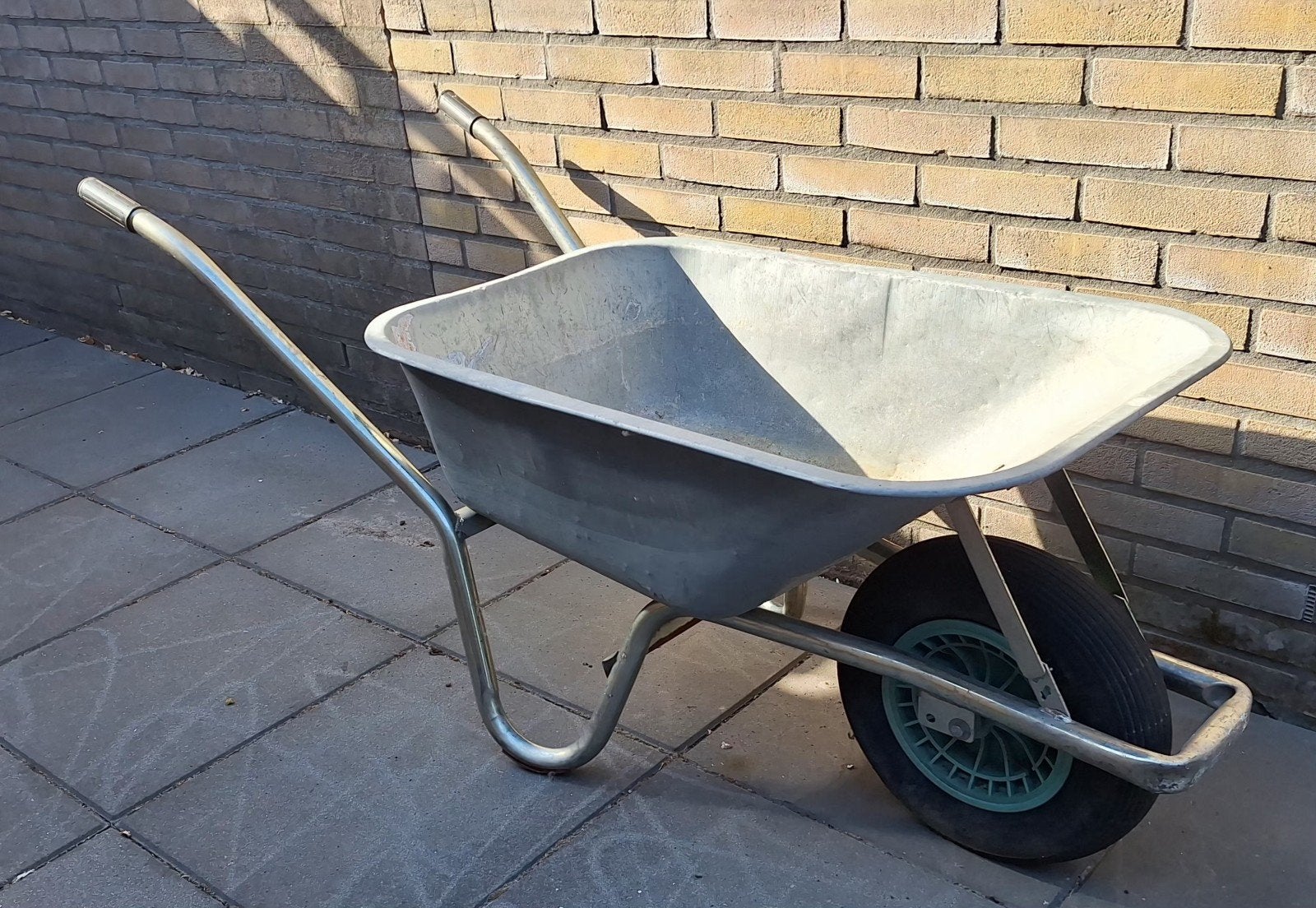 Kruiwagen verzinkte bak 85 L, Handmatig, Gebruikt, Eenwielig, Geen