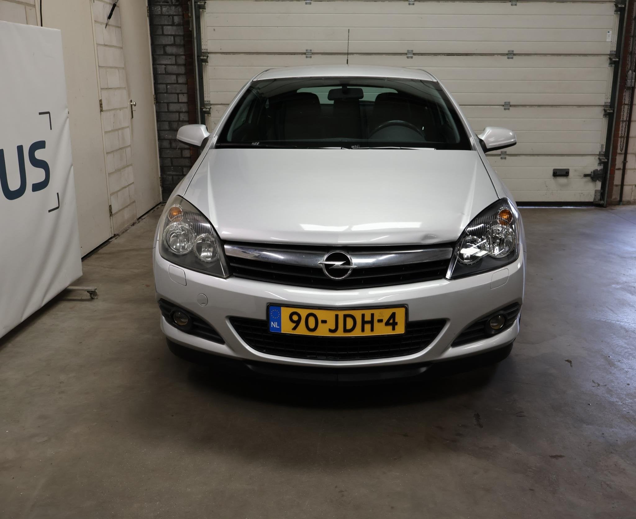Opel Astra GTC 1.8 Business 3e eigenaar NAP Cruise Trekhaak, Auto's, Voorwielaandrijving, Gebruikt, Zwart, 4 cilinders