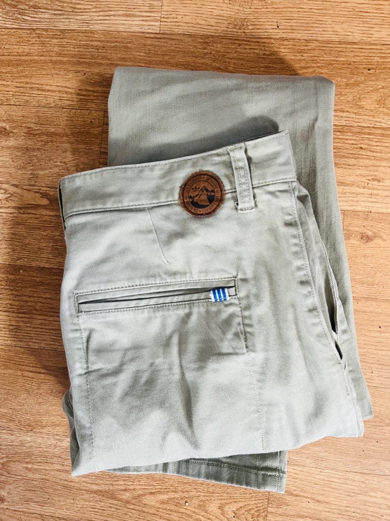 mooie lichtgroene zomerbroek Adidas 42 zgan, Maat 42/44 (L), Zo goed als nieuw, Lang, Groen