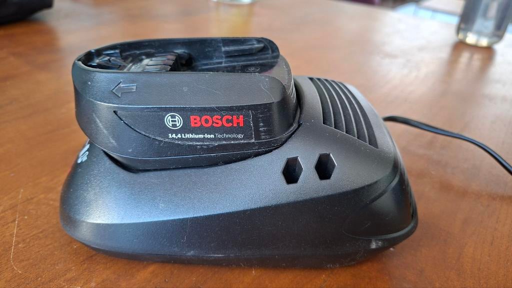 Bosch acculader 14.4V Li-Ion met 1 accu, Ophalen of Verzenden, Gebruikt, Overige typen