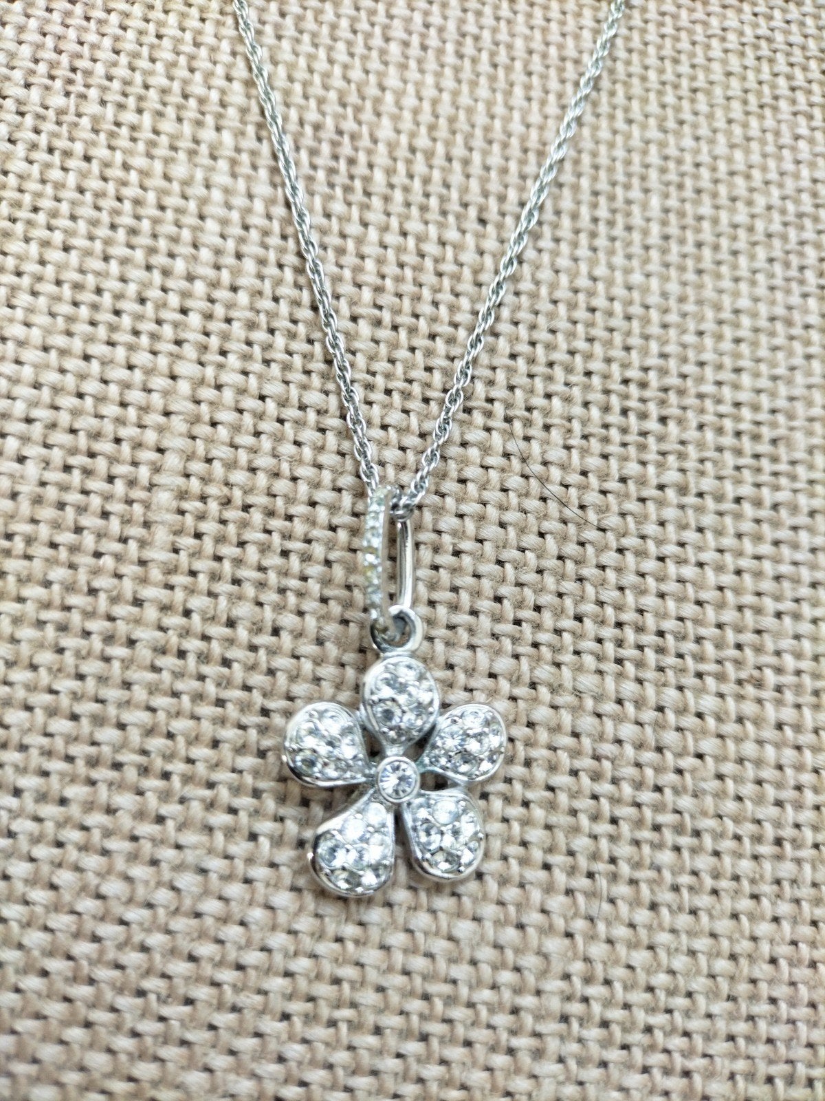 Swarovski ketting met bloem hanger en kristallen, Sieraden, Tassen en Uiterlijk, Overige materialen, Verzenden, Met hanger, Zo goed als nieuw