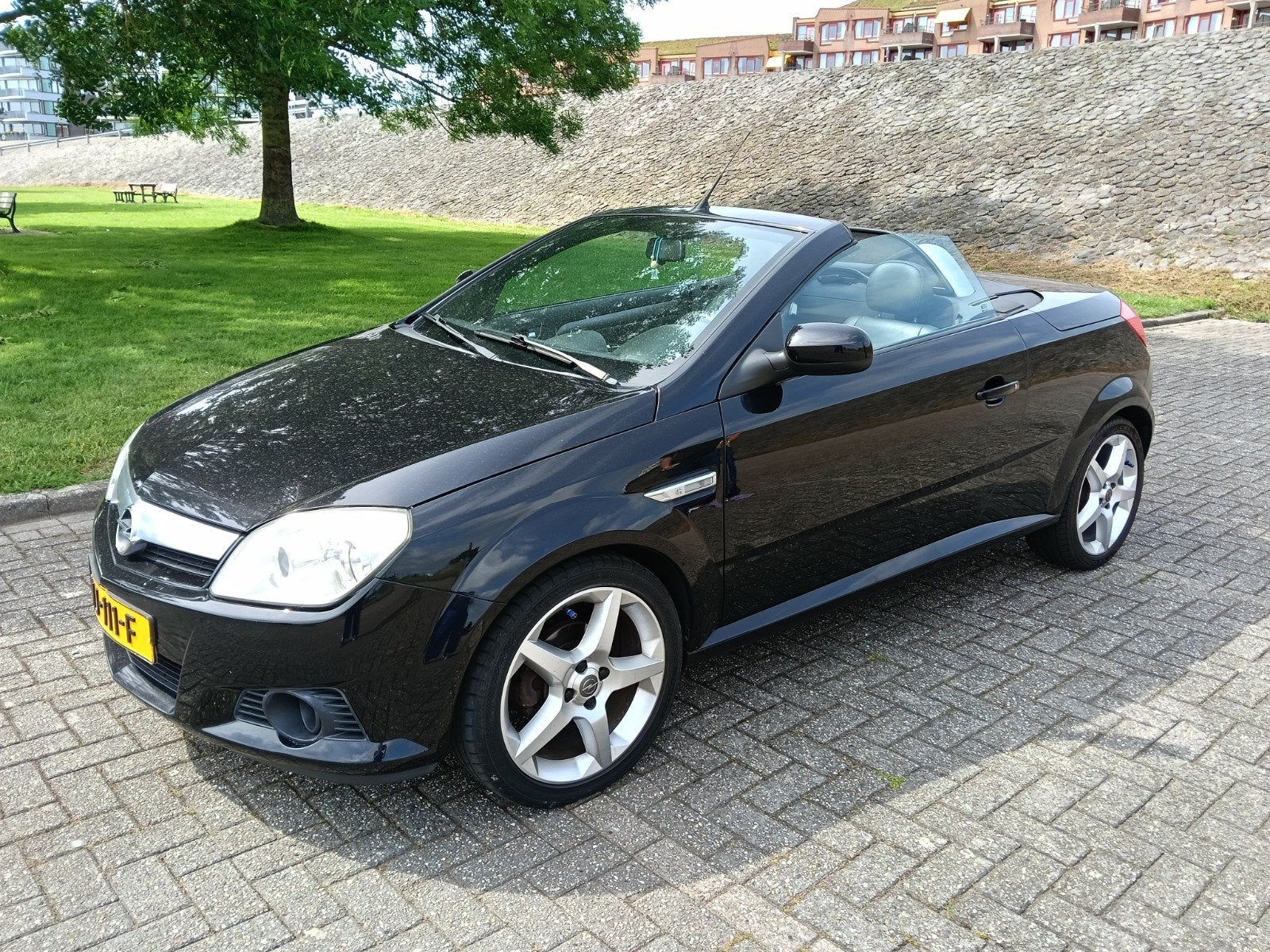 Opel Tigra 1.4 16V Twintop 2006 Zwart, Auto's, Opel, Voorwielaandrijving, Zwart, 4 cilinders, Cabriolet