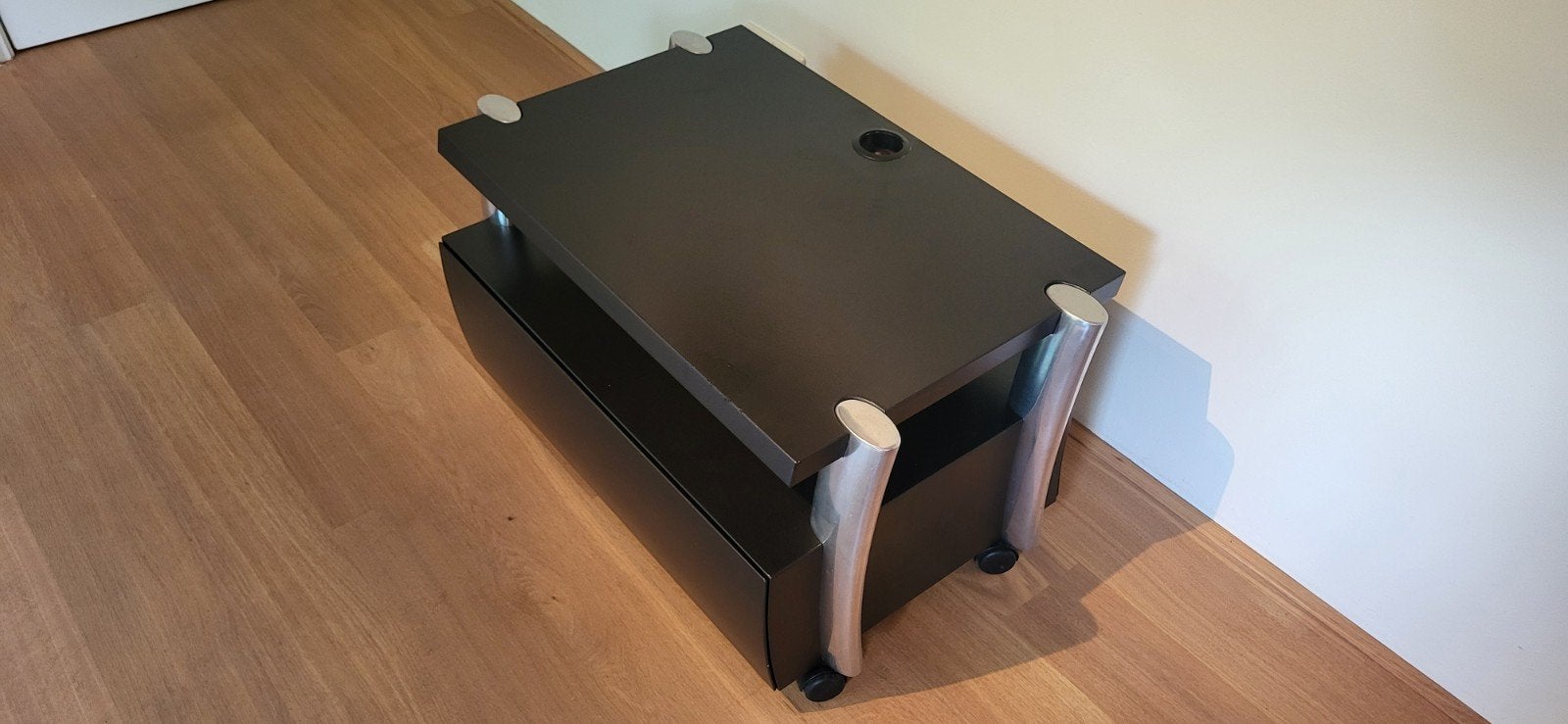 Leolux Verso  TV-meubel met lade en wieltjes, Huis en Inrichting, Kasten | Televisiemeubels, Modern, Compact, Gebruikt, 50 tot 100 cm