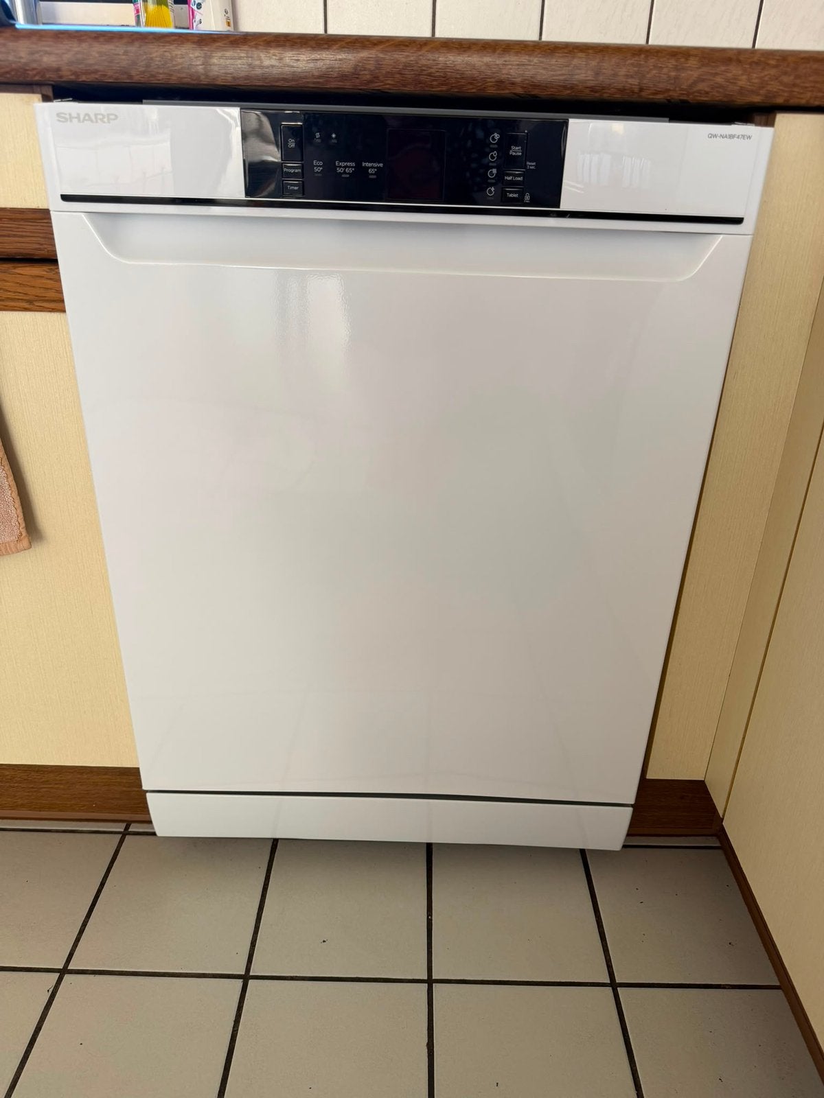 Sharp QW-NA1BF47EW vaatwasser, Ophalen, Zo goed als nieuw, 85 tot 90 cm