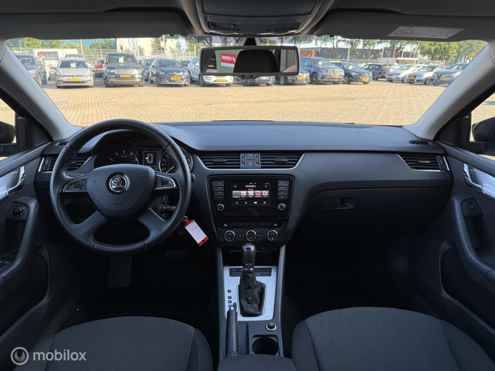Skoda Octavia Combi 1.2 TSI Elegance AUTOMAAT | CLIMA | PDC, Auto's, Parkeersensor, Gebruikt, 4 cilinders, Zwart