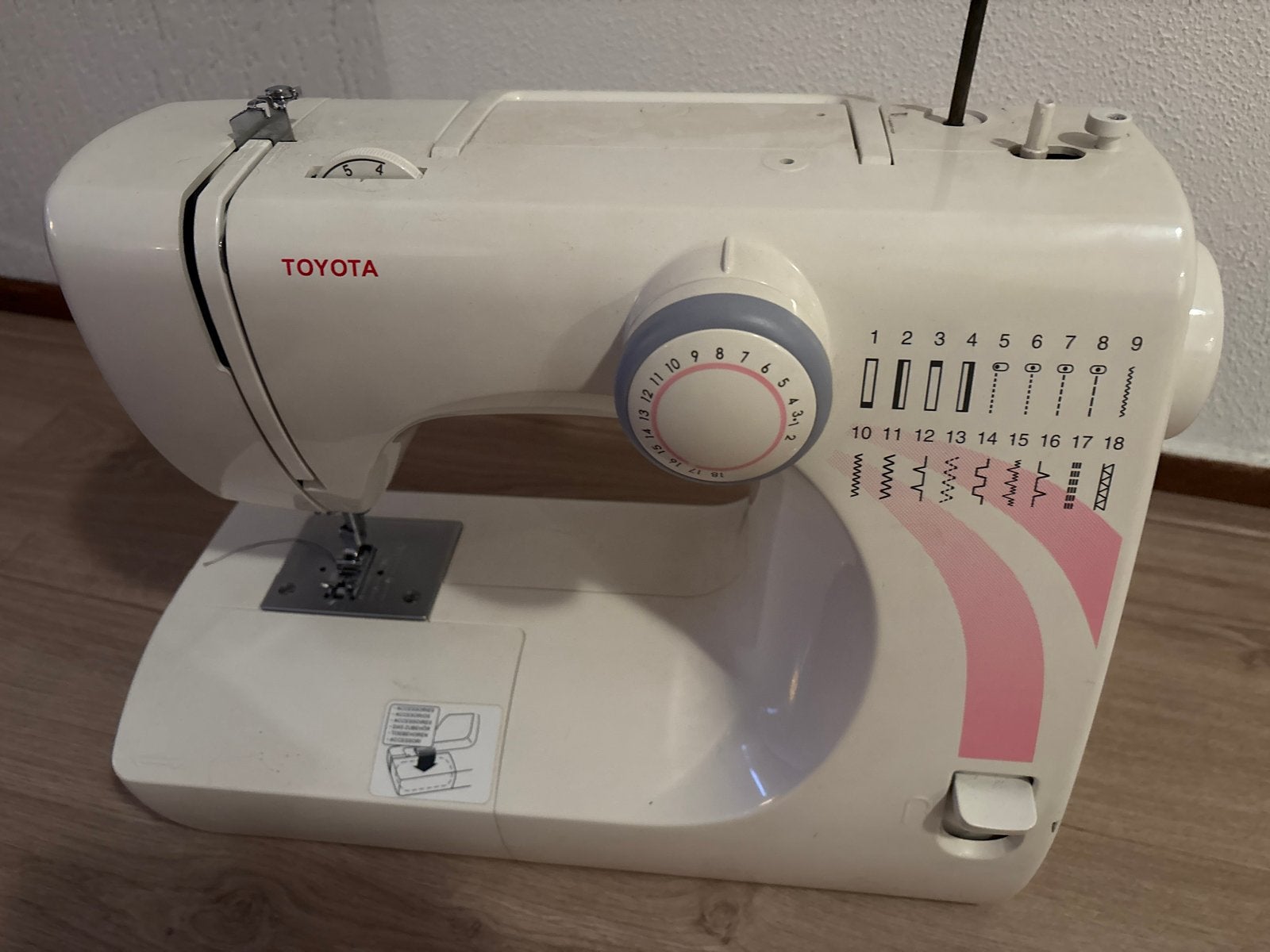 Toyota RS2000 STF Naaimachine - Zo goed als nieuw, Ophalen, Gebruikt, Naaimachine, Overige merken