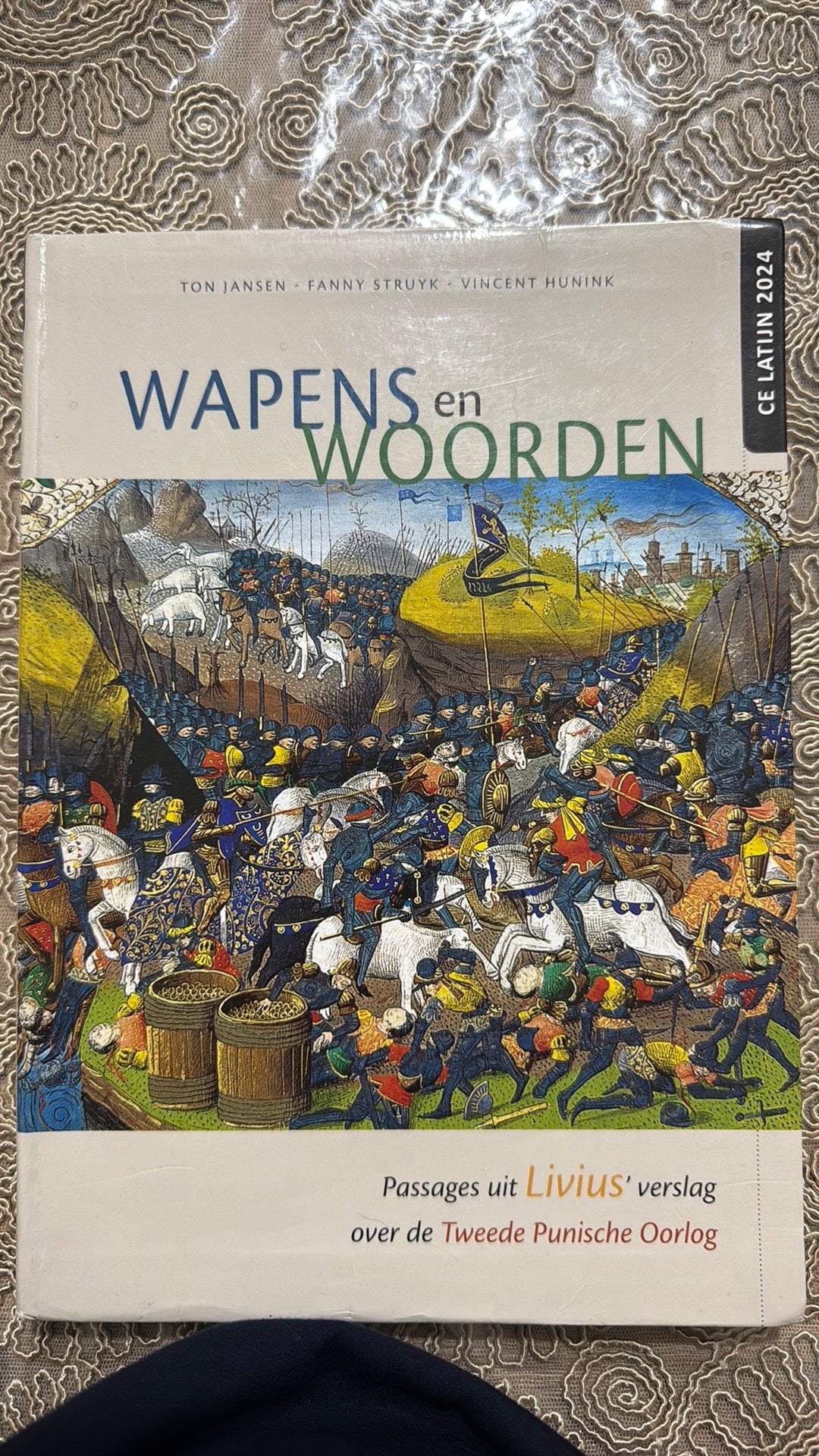 Wapens en woorden CE Latijn, Ophalen of Verzenden, Zo goed als nieuw, Geesteswetenschap