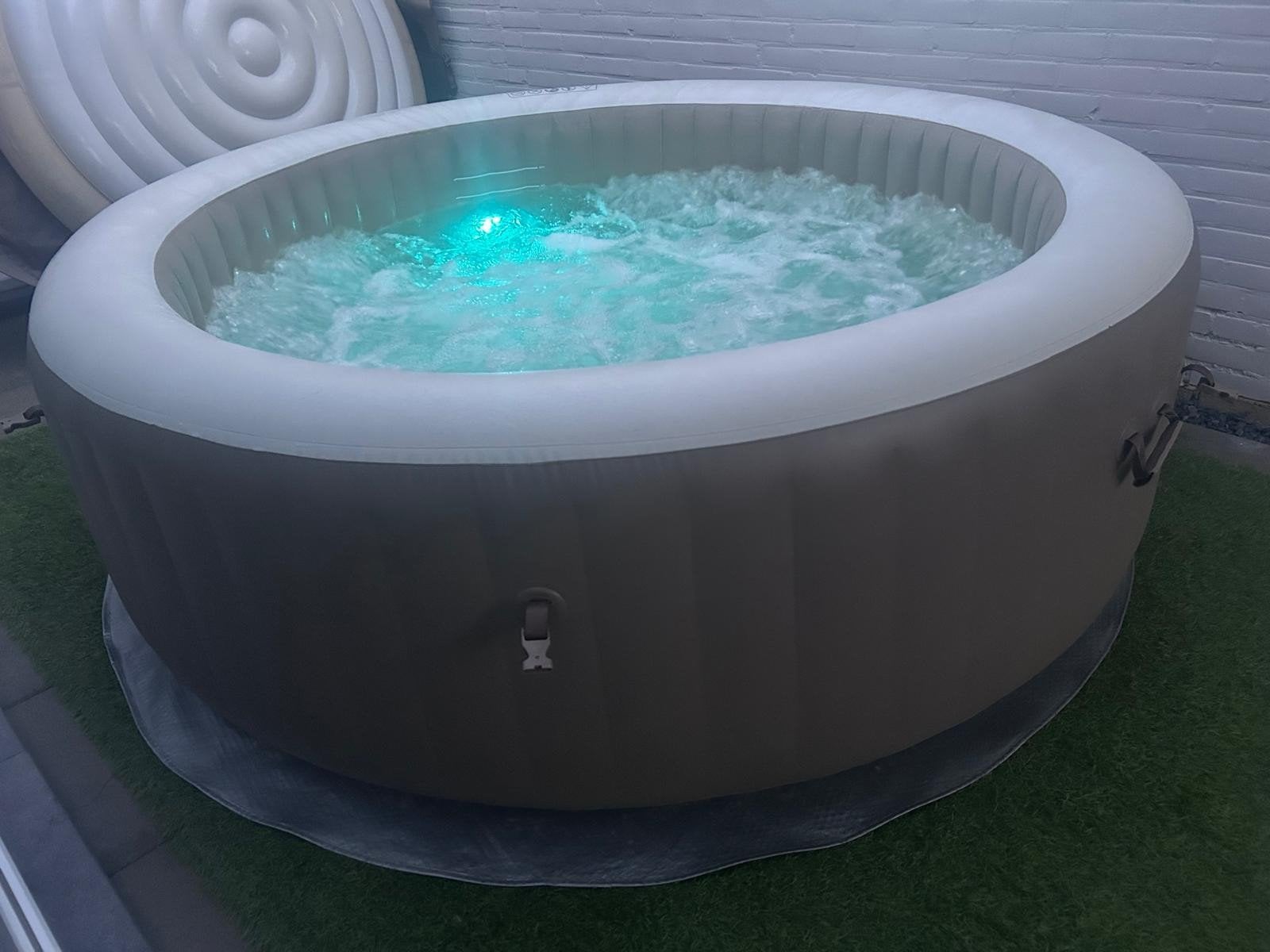 Intex jacuzzi 6persoons, Tuin en Terras, Ophalen, Gebruikt, Filter, Opblaasbaar