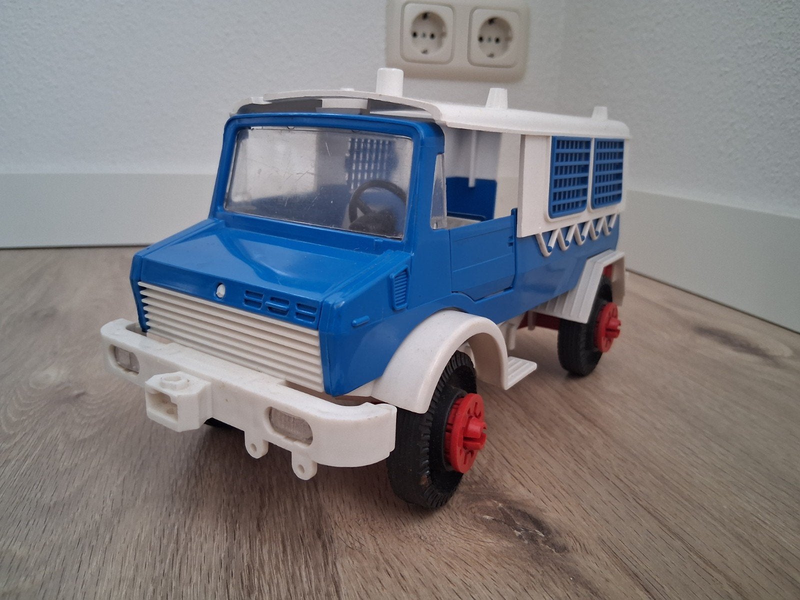 Mercedes-Benz unimog playmobil, Ophalen