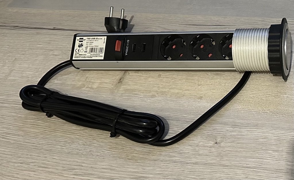 Bureau Stekkerdoos 3-voudig Brennenstuhl, Doe-het-zelf en Verbouw, Elektra en Kabels, Ophalen of Verzenden, Zo goed als nieuw