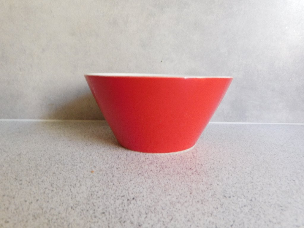 Kom 15x7 cm. New Bone China Rood Berlin of Premier Hema, Huis en Inrichting, Keuken | Servies, Hema, Ophalen of Verzenden, Zo goed als nieuw