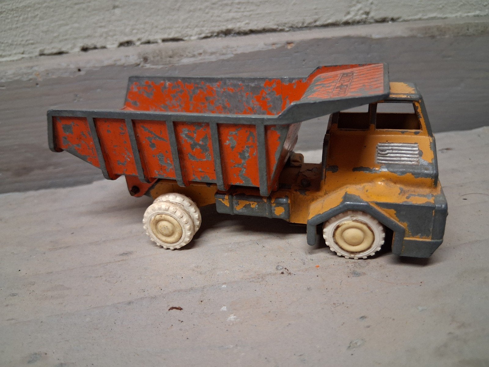 kipper van Gama, model Faun, uit de jaren 60 of 70., Hobby en Vrije tijd, Ophalen of Verzenden, Bus of Vrachtwagen, Overige merken