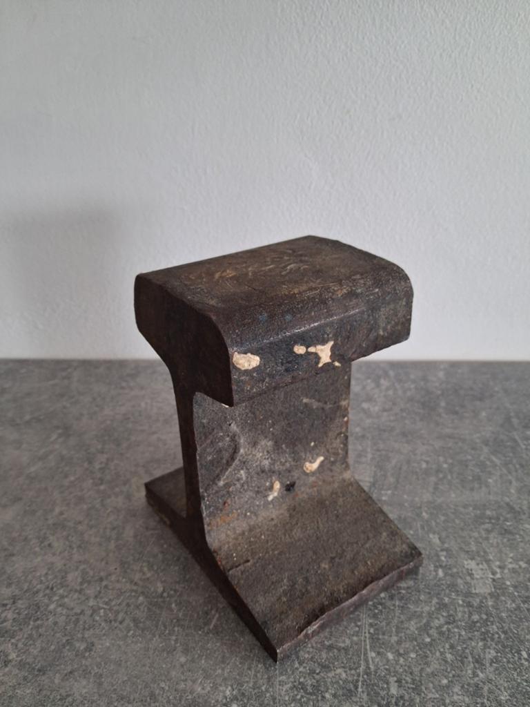 Mini aambeeld van spoorrails - 8,5 cm lang, Ophalen of Verzenden