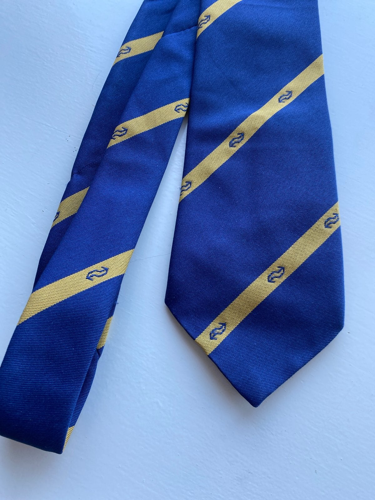 Nette blauwe stropdas met geel patroon NS, Kleding | Heren, Ophalen of Verzenden, Zo goed als nieuw, Blauw, Met patroon