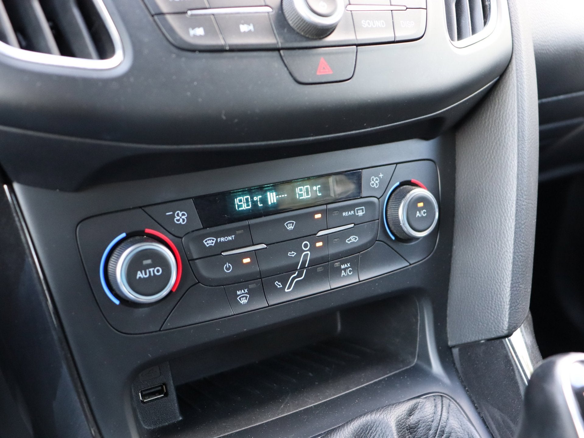 Foto 15 van Ford Focus 1.0 Titanium navi LM *167.000km*