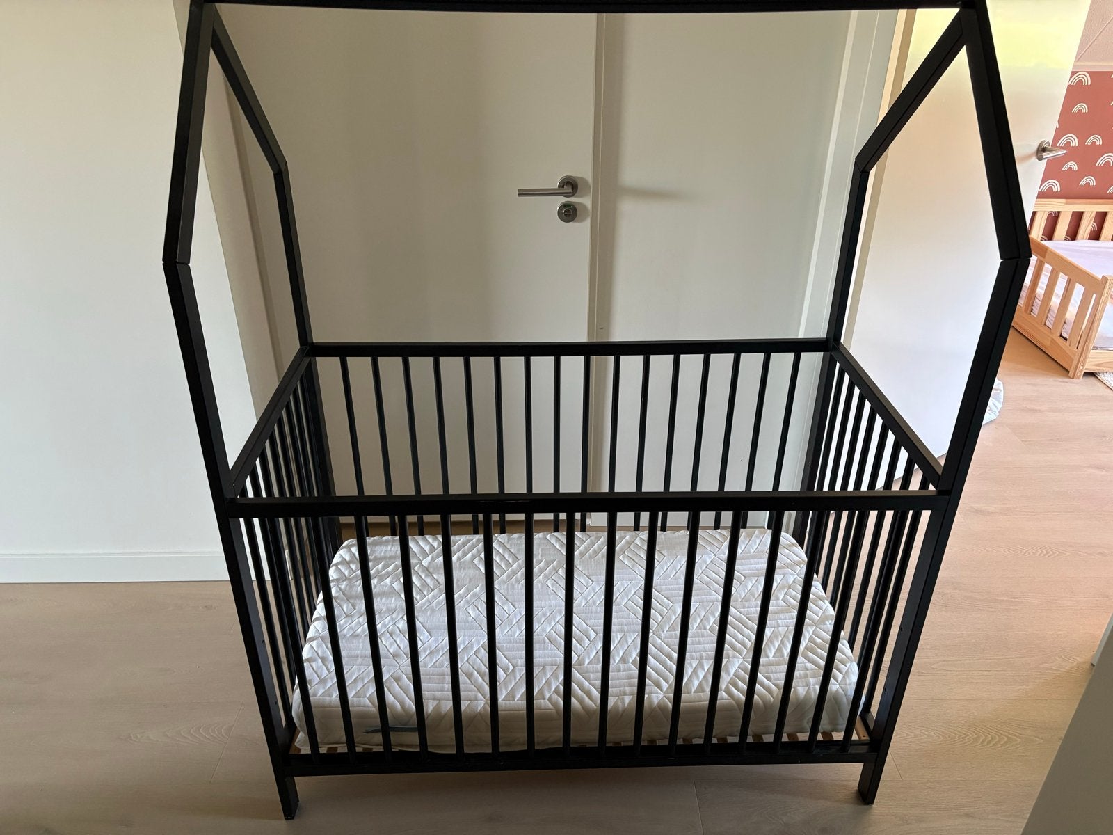 Zwart ledikant huisje met matras - Pretura Essential Plain, Ophalen, Gebruikt, Ledikant