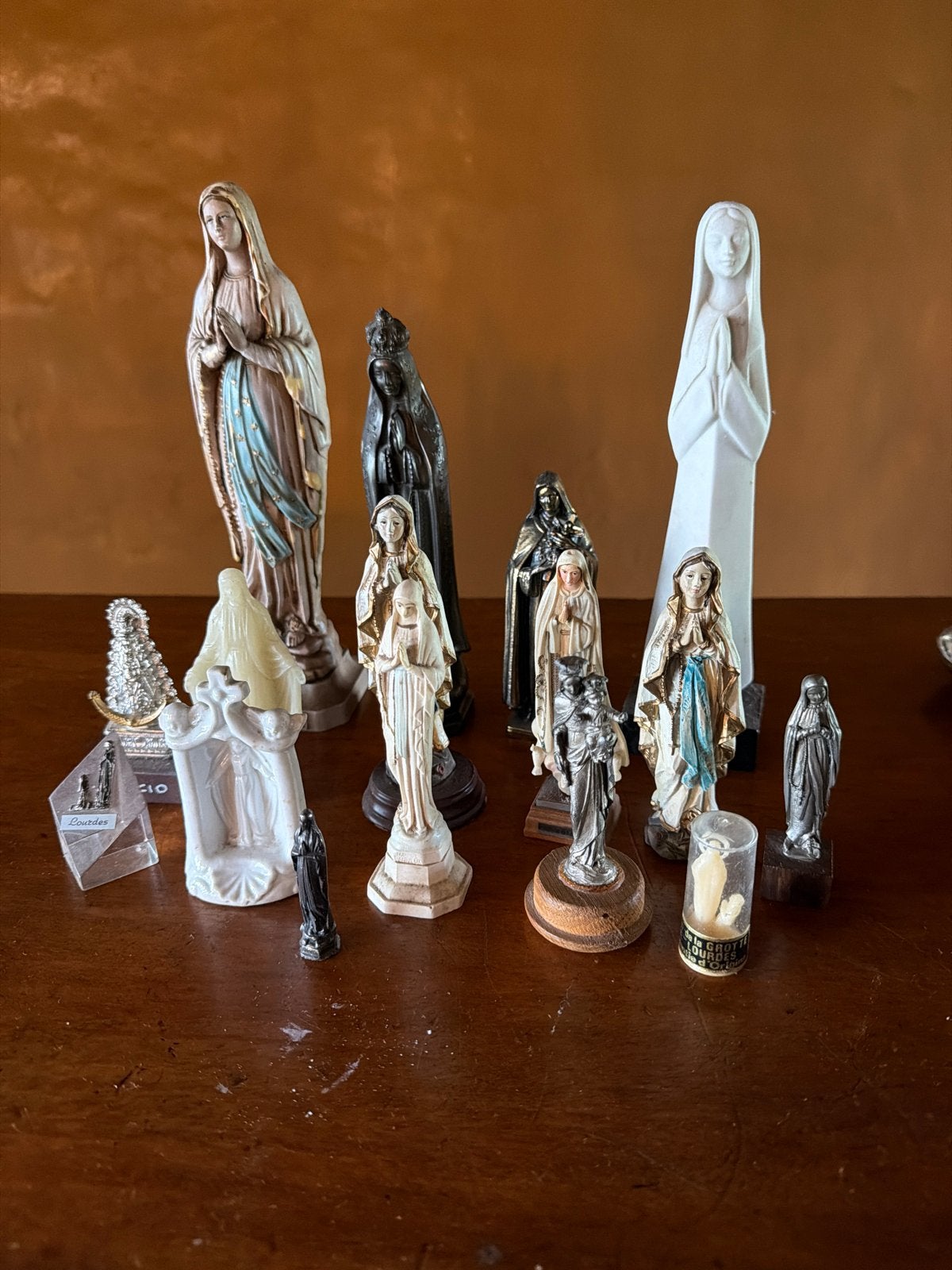 Verzameling van diverse Maria beelden en religieuze figuren, Verzamelen, Ophalen of Verzenden, Gebruikt, Beeld(je), Christendom | Katholiek