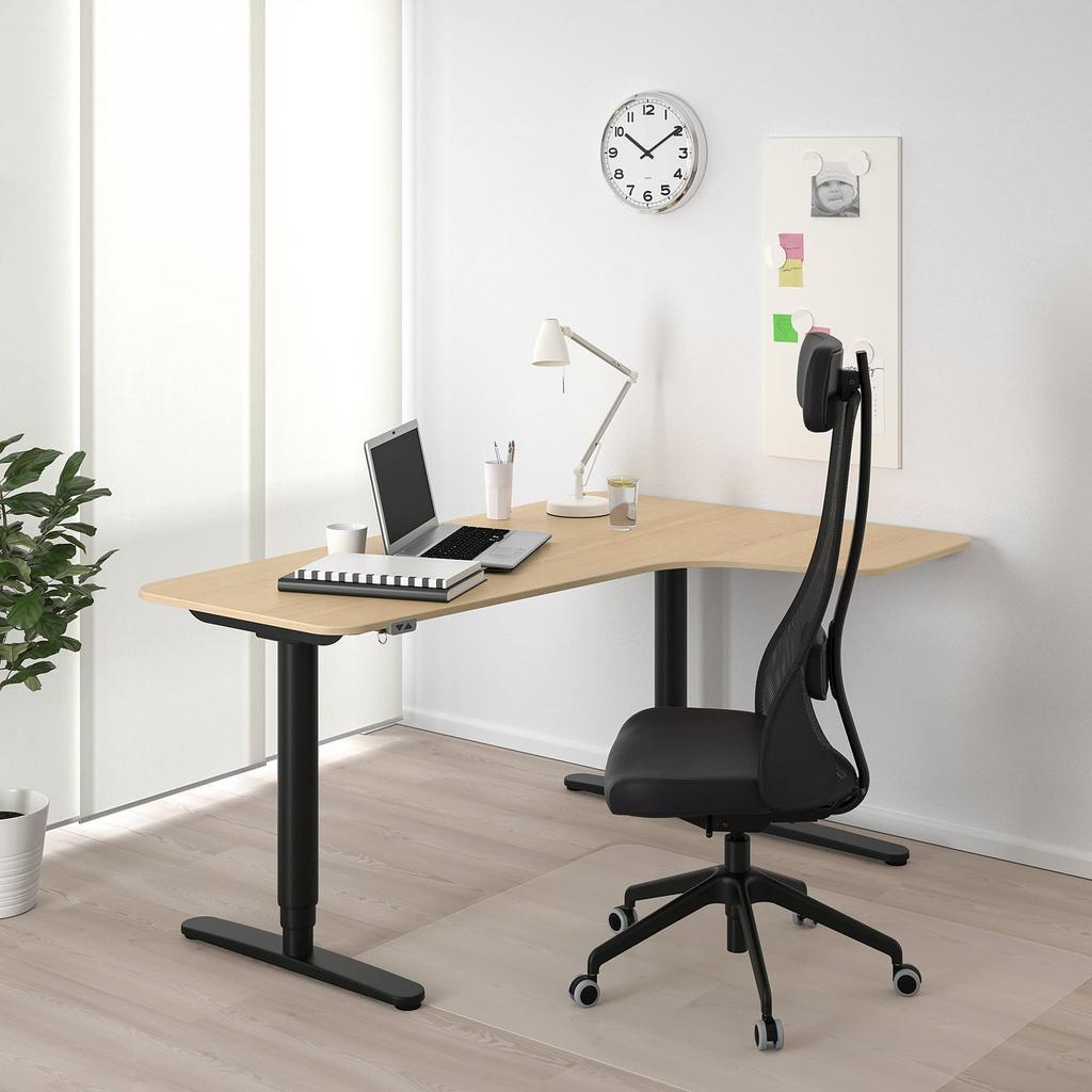 IKEA BEKANT hoekbureau 160 x 110 cm zwart eiken, Huis en Inrichting, Bureaus, Zo goed als nieuw, Elektrisch, In hoogte verstelbaar