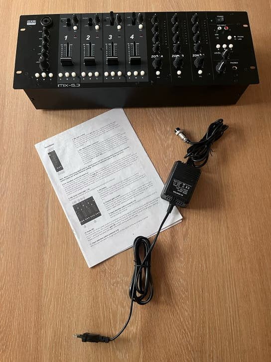 DJ Rack mixer 3 zones, Muziek en Instrumenten, Ophalen of Verzenden, Zo goed als nieuw, 5 tot 10 kanalen, Microfooningang