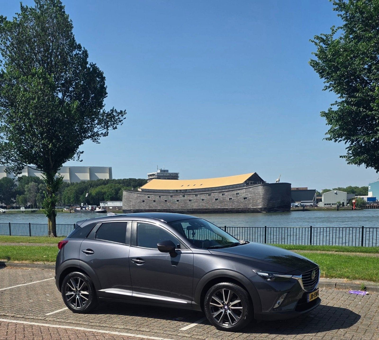 Mazda CX-3 2.0 Skyactiv-g 88KW AUT 2016 Grijs, Auto's, Mazda, 1998 cc, 625 kg, 4 cilinders, Parkeerassistent