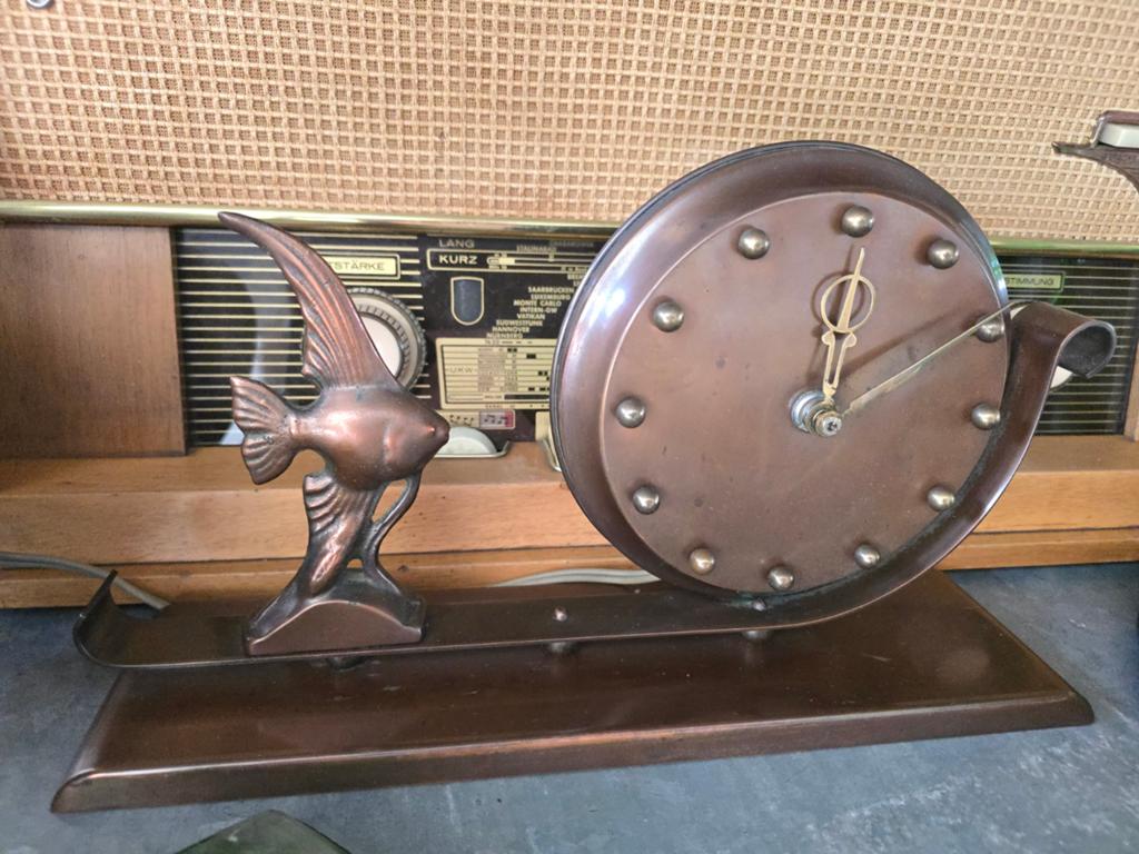 Prachtige antieke tafelklok 230 volt Art Deco met (maan) vis, Ophalen of Verzenden