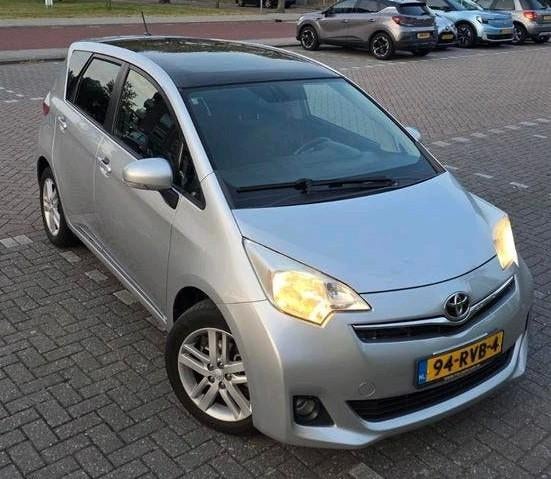 Toyota Verso-S 1.3 Vvt-i 2011 Grijs / 202000 km / NAP, Auto's, Toyota, Voorwielaandrijving, 4 cilinders, 1055 kg, Handgeschakeld