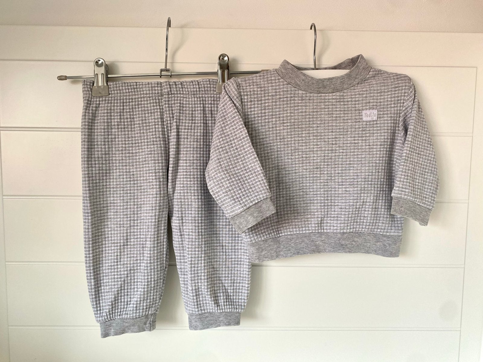 Schattig rib Feetje pyama setje maat 74 - grijs, Kinderen en Baby's, Babykleding | Maat 86, Ophalen of Verzenden, Zo goed als nieuw
