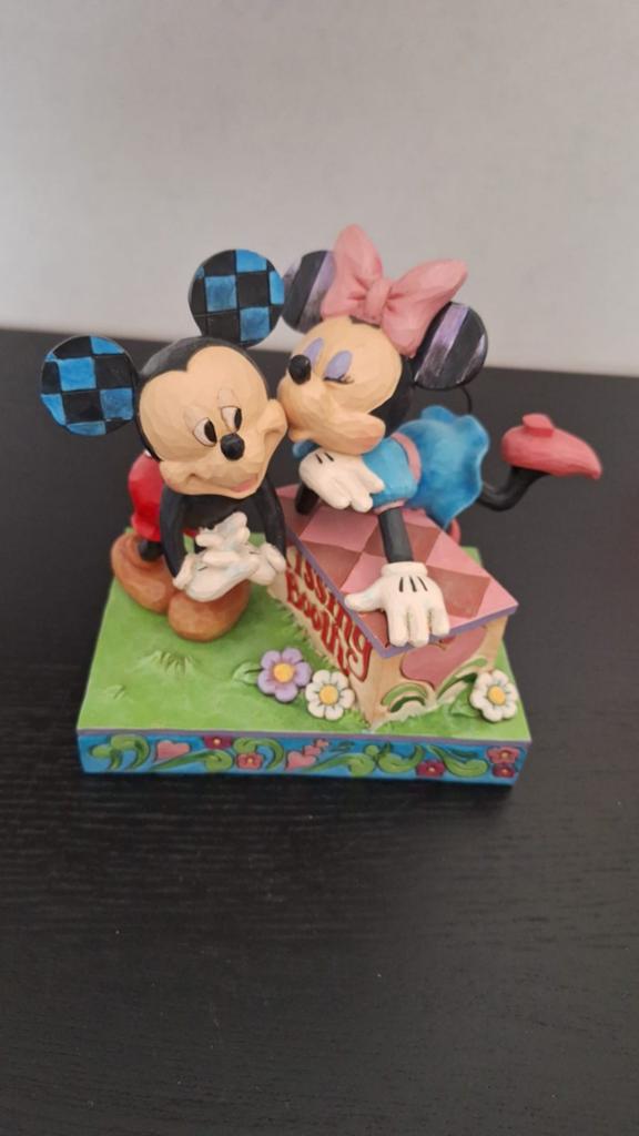 Disney Mickey en Minnie Mouse 'Kissing Booth' Jim Shore, Verzamelen, Ophalen of Verzenden, Mickey Mouse, Zo goed als nieuw, Beeldje of Figuurtje